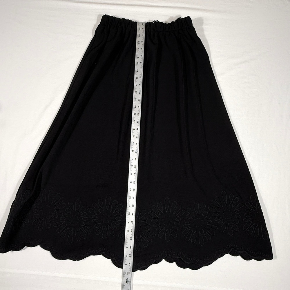 Adrianna Papell Embroidered Floral Scalloped Hem Black Midi Skirt Small A-Line - Picture 8 of 9